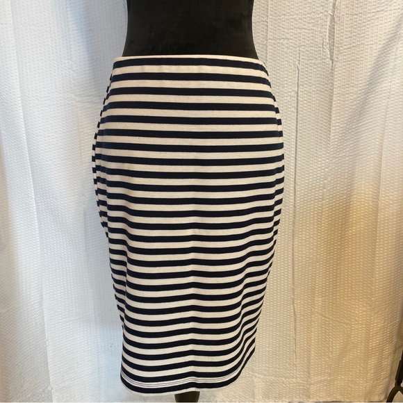 Maurices blue & white striped skirt size medium NWOT. - Picture 1 of 6